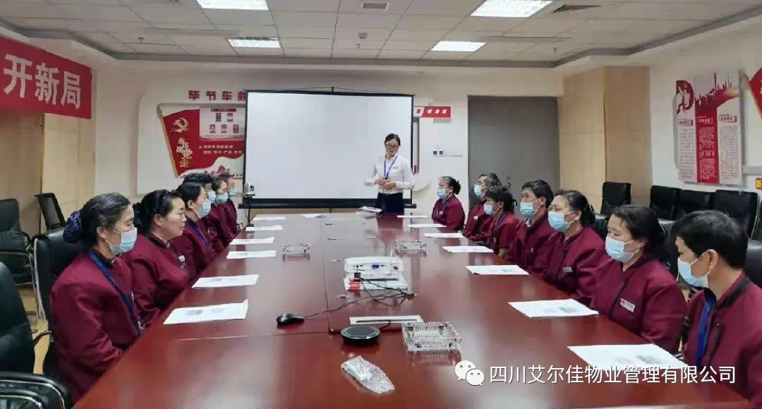 我司培训旨在加强员工个人能力、提高工作服务水平、提升高铁对外形象！