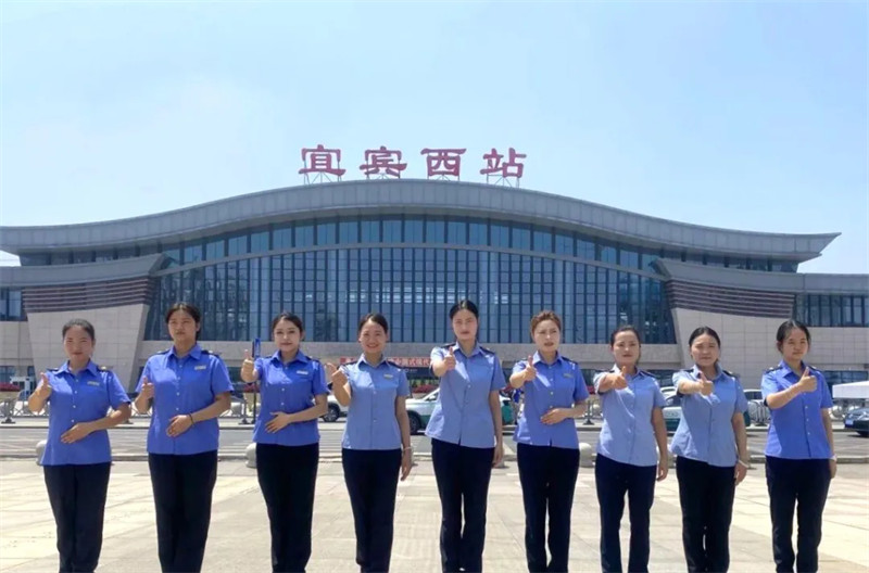 高铁车站暖人心，平凡岗位绽光芒
